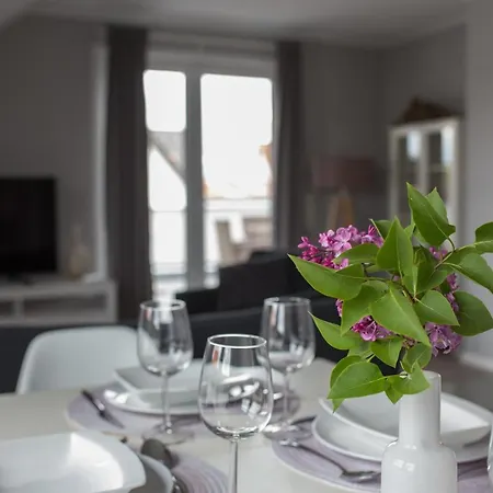 Moderne Neubau-wohnung Mit Kamin Und 35qm Dachterrasse