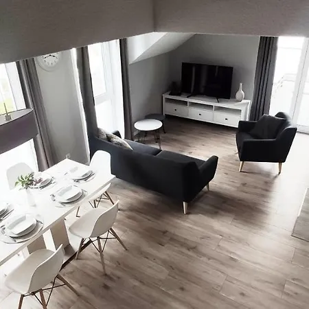 Moderne Neubau-wohnung Mit Kamin Und 35qm Dachterrasse