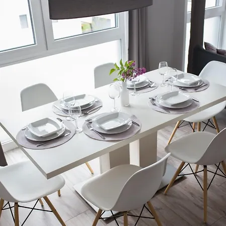 Moderne Neubau-wohnung Mit Kamin Und 35qm Dachterrasse