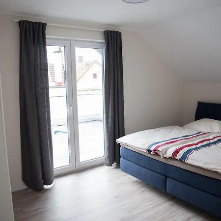 Moderne Neubau-wohnung Mit Kamin Und 35qm Dachterrasse